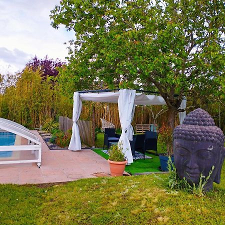La Maisonnette De Josephine Saint-Jean-des-Mauvrets Bagian luar foto