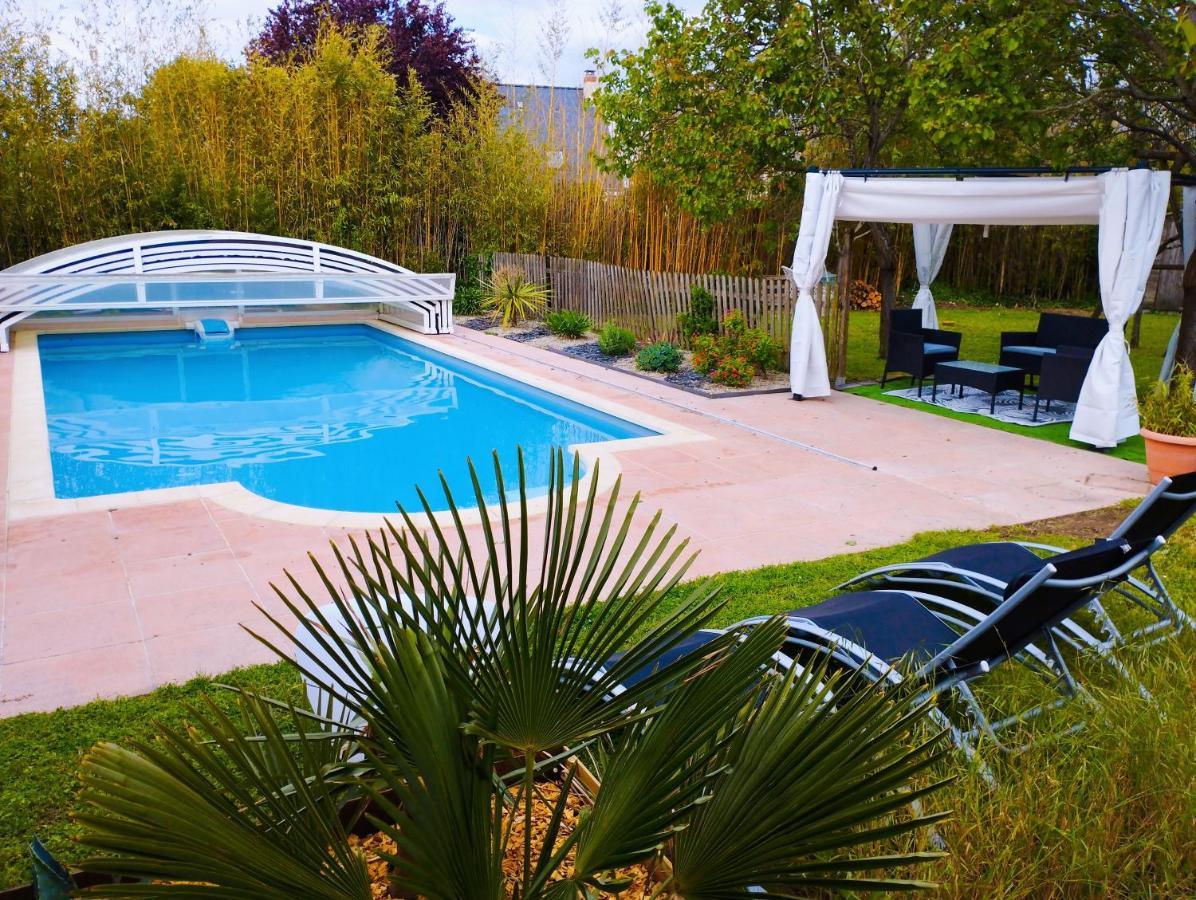 La Maisonnette De Josephine Saint-Jean-des-Mauvrets Bagian luar foto